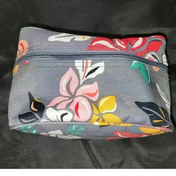 Vera Bradley Handbags - Vera Bradley Makeup Size Bag